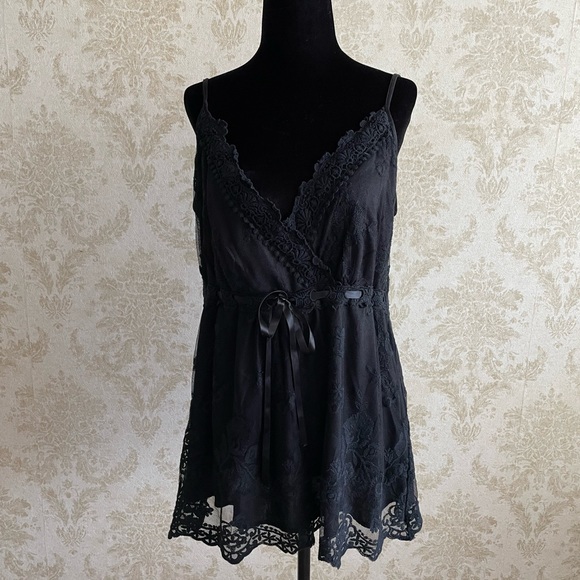 Bella lace top - Picture 1 of 8